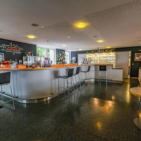 يوغندهيربرغيه إنترناتسونال * شتوتغارت